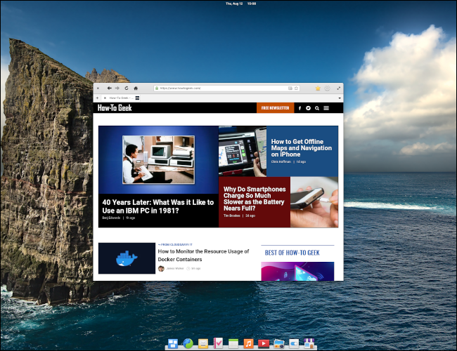 Рабочий стол Elementary OS 6 с веб-браузером, отображающим HowToGeek.com
